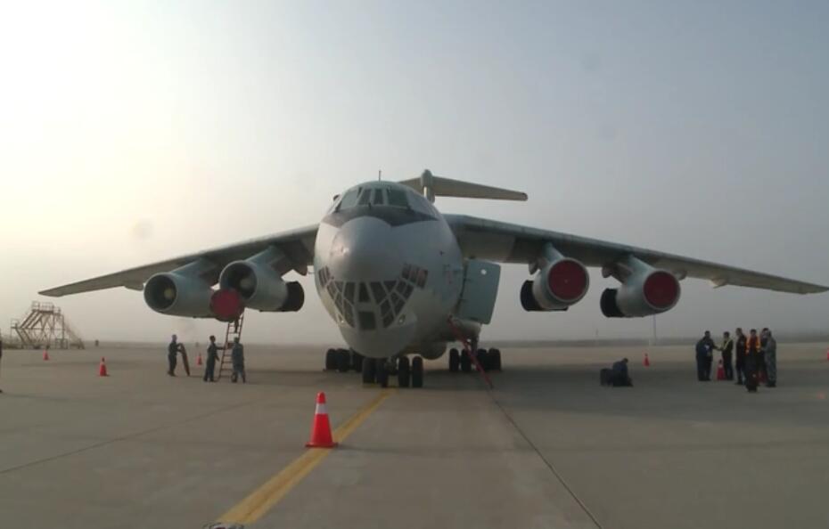 空軍運(yùn)輸機(jī)赴韓 接運(yùn)第五批志愿軍烈士遺骸回國